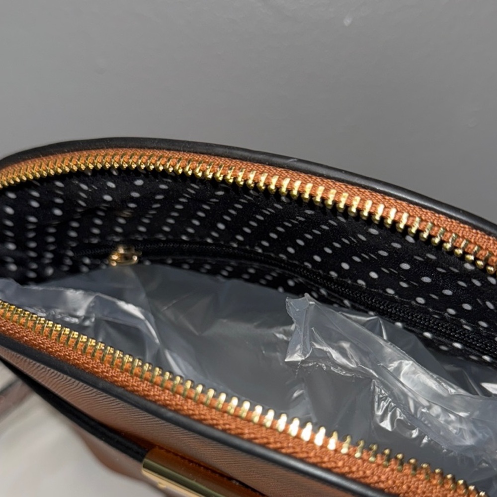 Brown Crossbody Bag with Silver Hardware and Detachable Strap - Picture 3 of 5